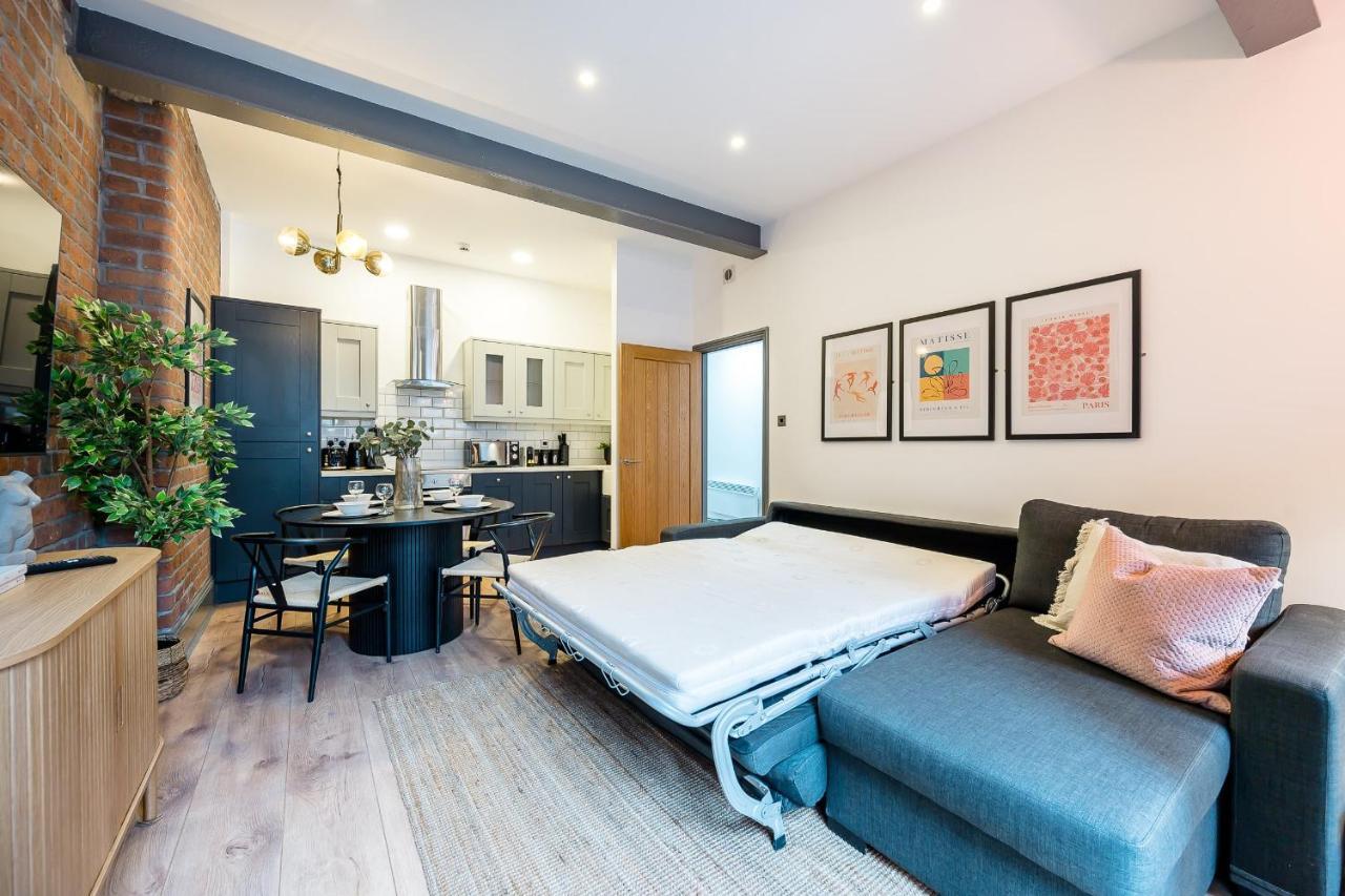 Apartment Host & - Bands Warehouse *